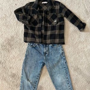 Kid’s cloth. Great condition and clean. 4-4.5 year old. Total 4 pieces
